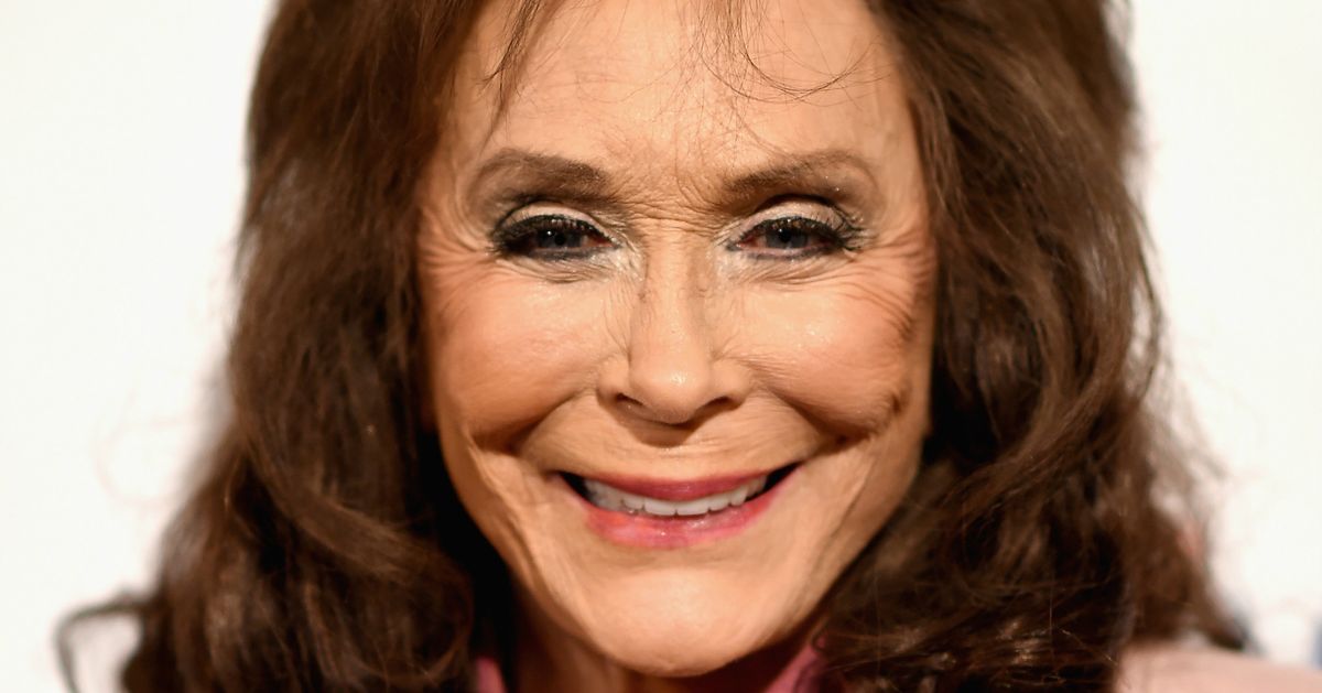 ロレッタ・リンは、最近の脳卒中に続いてリハビリテーションと「素晴らしいこと」にあると伝えられています