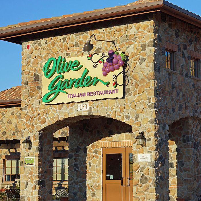 Arkansas Couple to Name First Child After Olive Garden