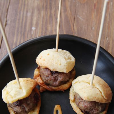 Lamb sliders at Cómodo.