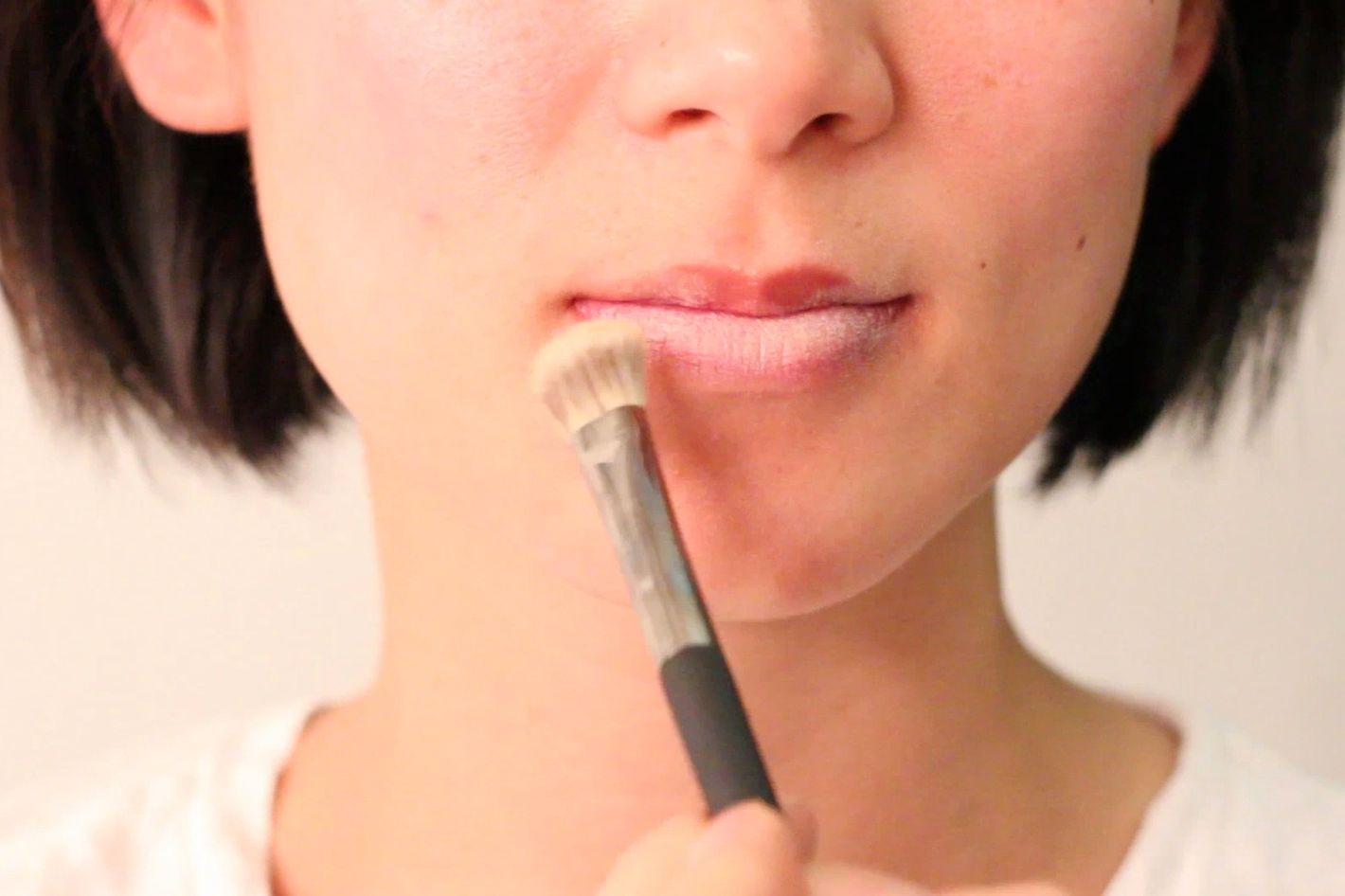 A Step-by-Step Tutorial on Lip Liner, Using GIFs