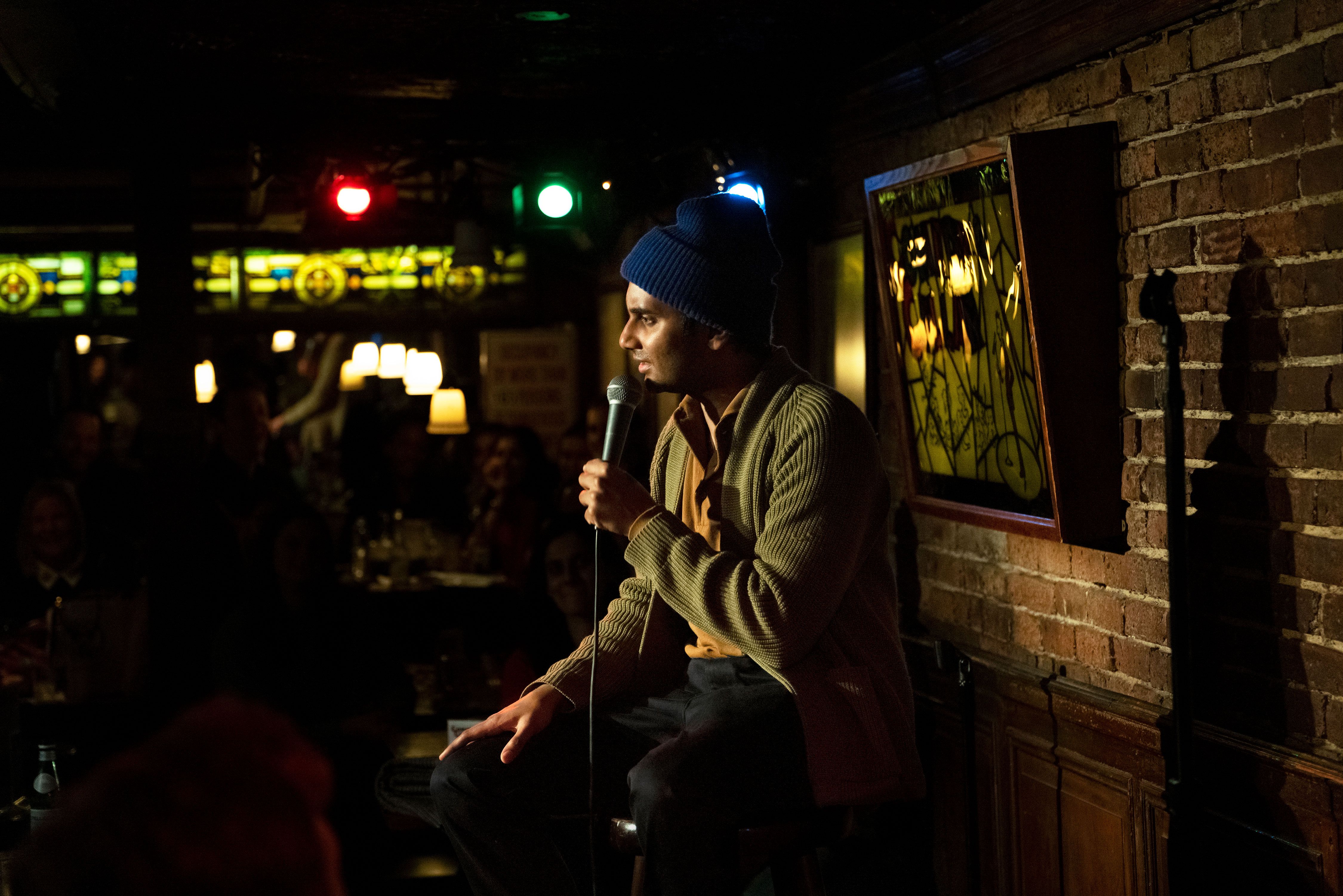 https://pyxis.nymag.com/v1/imgs/0aa/0f8/faaf2708610bcd638744d0fb3530bfb358-aziz-ansari-nightclub-comedian.jpg