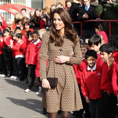 OXFORD, ENGLAND - FEBRUARY 21:  Catherine, Duchess of Cambridge meets children as she leaves Rose Hill Primary School during a visit to Oxford on February 21, 2012 in Oxford, England. The visit is in association with the charity Art Room who work with children to increase self-confidence and self-esteem  (Photo by Chris Jackson/Getty Images)