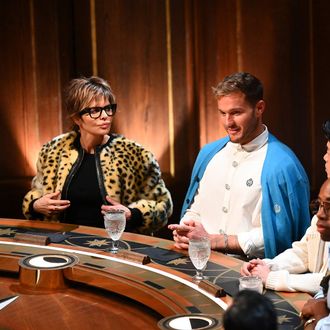 Lisa Rinna Merasa Mengerikan atas Dampak Pembeberan Pengkhianat Colton Underwood