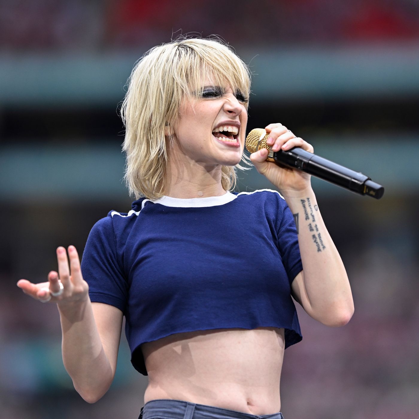 Hayley Williams Sings Paramore's 'Decode' for Edward Cullen, image size:1400x1400