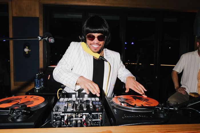 Montauk Yacht Club Launches Marina Music Sessions with Billboard Feat. DJ Pee .Wee (Anderson .Paak)