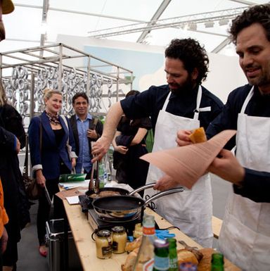 Down with hydrofracking! To raise awareness for this important environmental issue, Brown and Ruffalo set up a sausage table in front of the gallery booth, luring in fairgoers who just couldn’t resist that greasy aroma (it helped that the sausages were free). Ruffalo slathered the baguettes with mustard, while Brown — who was so chipper and open that he almost seemed ready to give us the keys to his Volvo — manned the wieners.