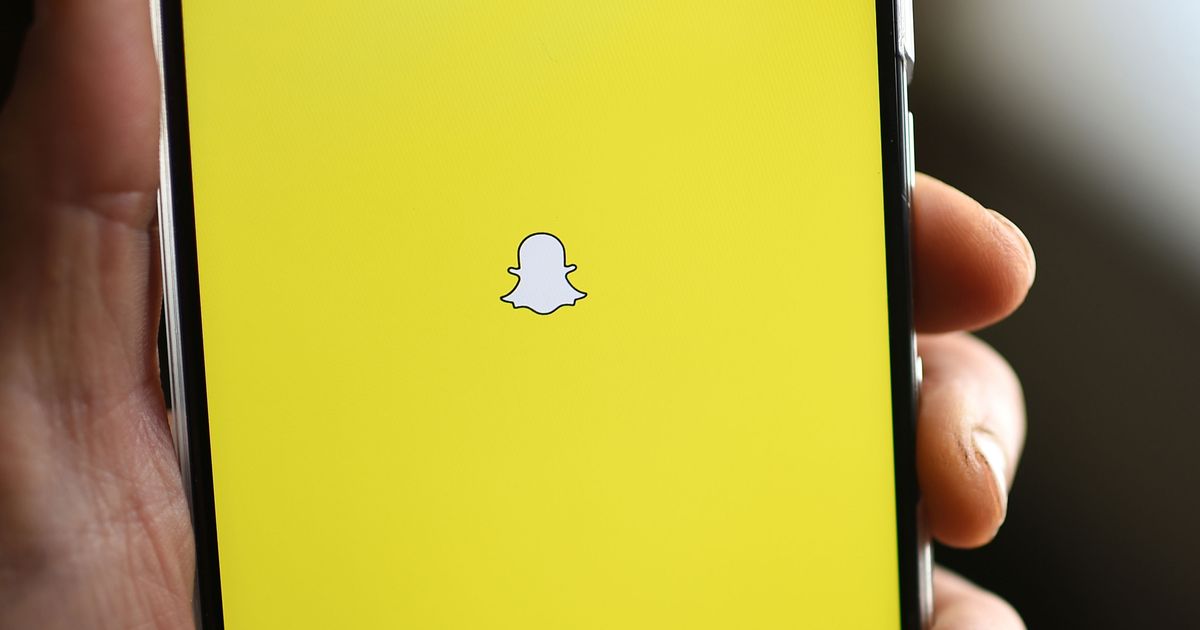 Teens Use Snapchat Scissor Tool to Enlarge Dick Pics