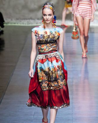 Zoom Shot: Dolce & Gabbana’s Conquistador Dress