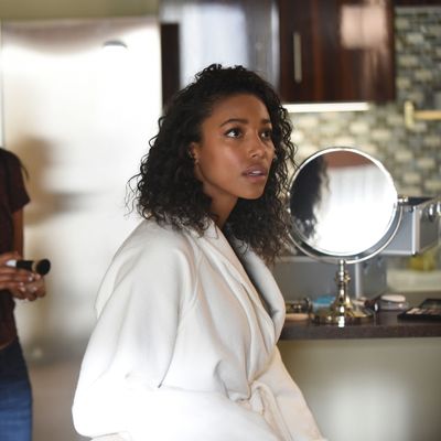 PITCH: L-R: Meagan Holder and Kylie Bunbury in the all-new “Wear It” episode of PITCH airing Thursday, Nov. 3 (9:00-10:00 PM ET/PT) on FOX. Cr: Ray Mickshaw / FOX. © 2016 FOX Broadcasting Co.