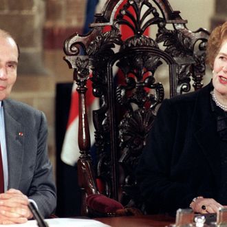 French President Fran?ois Mitterrand (L) and British Prime Minister Margaret Thatcher (R) hold a press conference, 12 February 1986, in Canterbury Cathedral, after signing the Canterbury treaty between France and Britain on the construction of a double rail tunnel under the English channel.