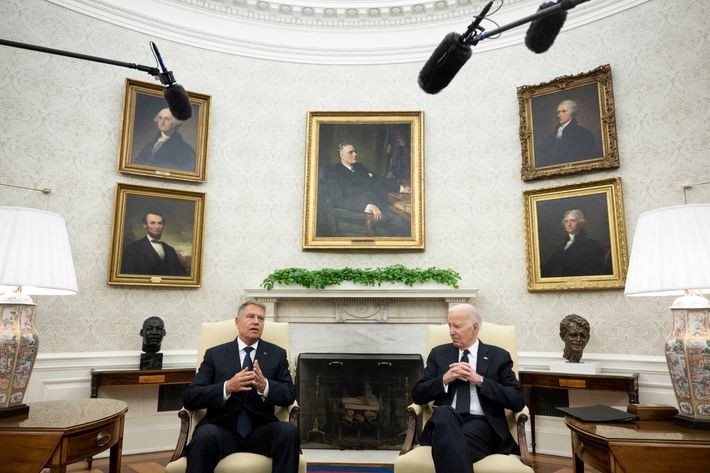 US-ROMANIA-POLITICS-DIPLOMACY-BIDEN-JOHANNIS