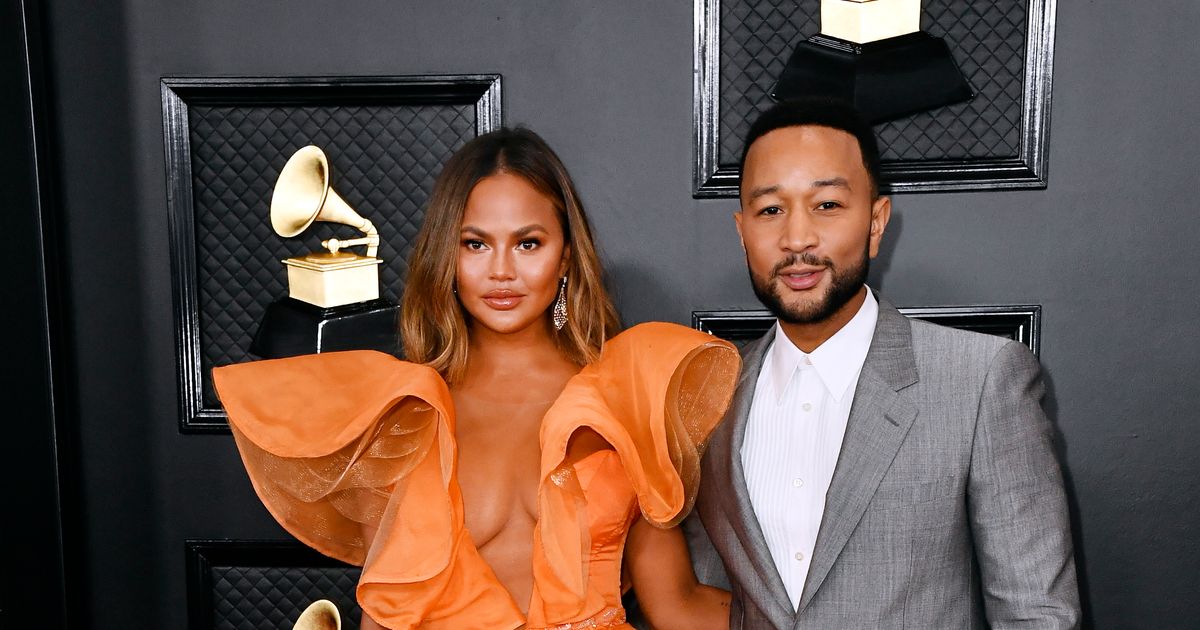 克麗絲泰根 (Chrissy Teigen) 和約翰傳奇 (John Legend) 在懷孕併發症後失去了孩子