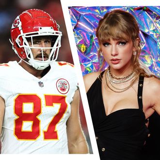 WATCH: Ian Eagle makes funny Taylor Swift reference after Travis Kelce  scores TD for Chiefs vs. Jaguars