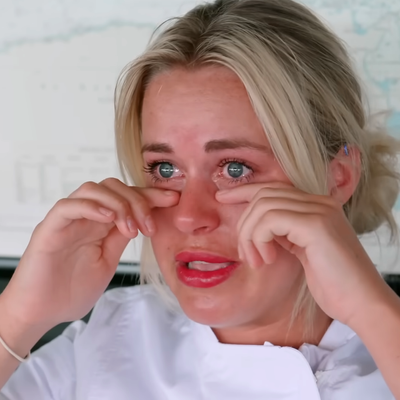 以下のデッキの要約: 落ち着かない、セクシーではない雰囲気