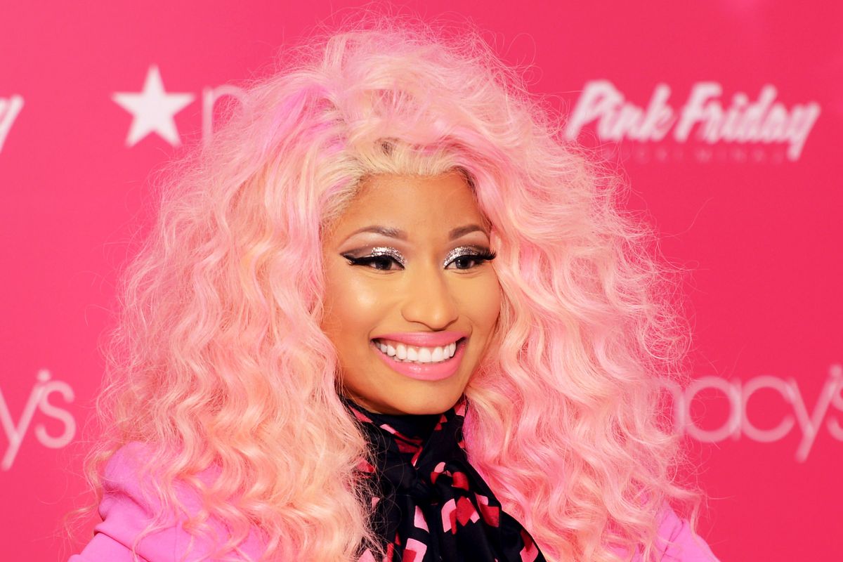 Pink friday. Nicki Minaj Pink. Ники Минаж кудрявые волосы. Ники Минаж маленькая. Танцует кукла розовые кудри.