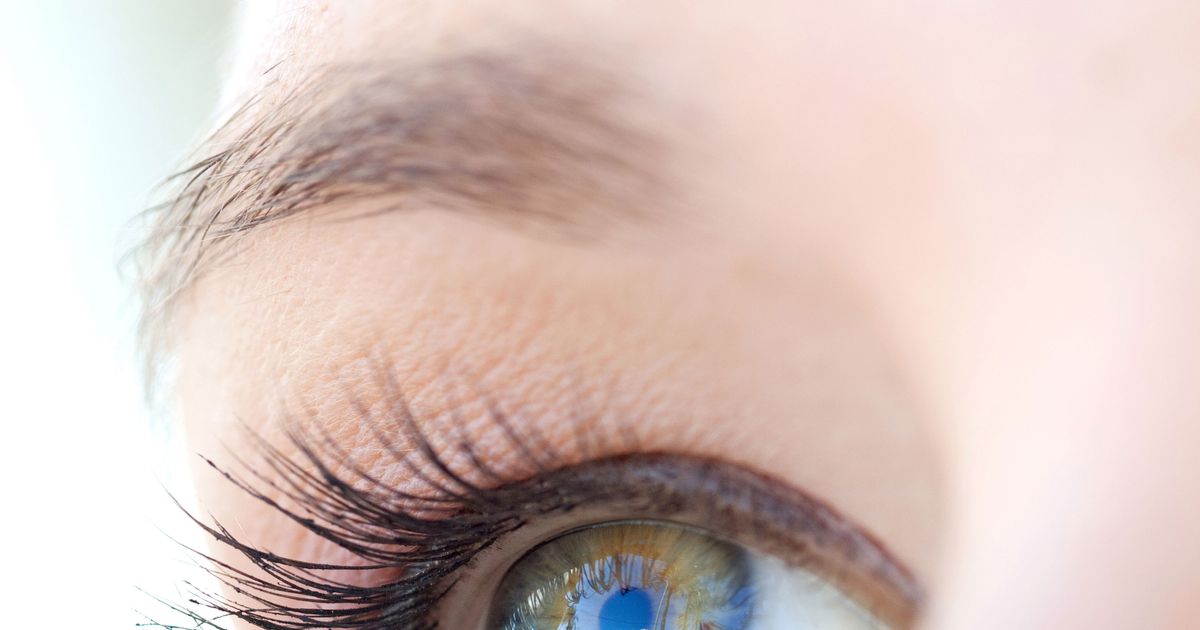 8 Beauty Tricks to Get Whiter Eyeballs