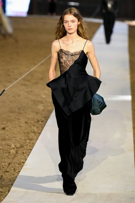 Stella McCartney - Paris Fashion Week Fall 2026 - Runway