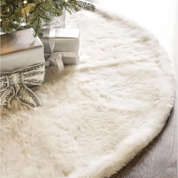 Balsam Hill Lodge Faux Fur Christmas Tree Skirt 48