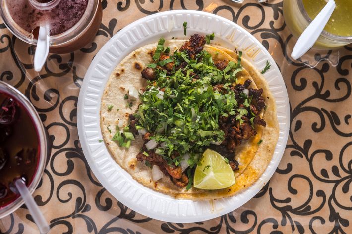 Taqueria Cocoyoc's carne enchilada taco.