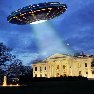 A UFO hovers above the White House.