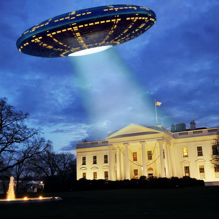 9d1add0545809d41495f1ad754e7aee58d-20-white-house-ufo.rsquare.w700.jpg