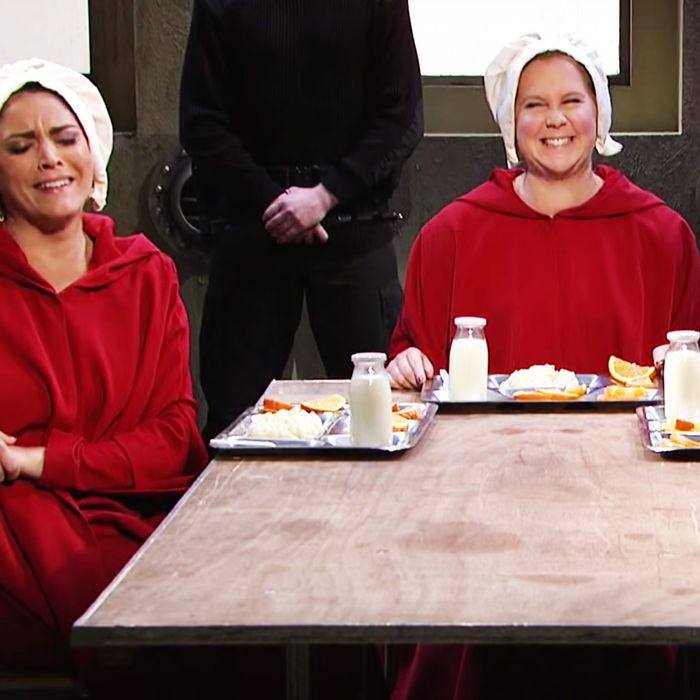 ‘snl Mashes Up ‘sex And The City And ‘the Handmaids Tale 