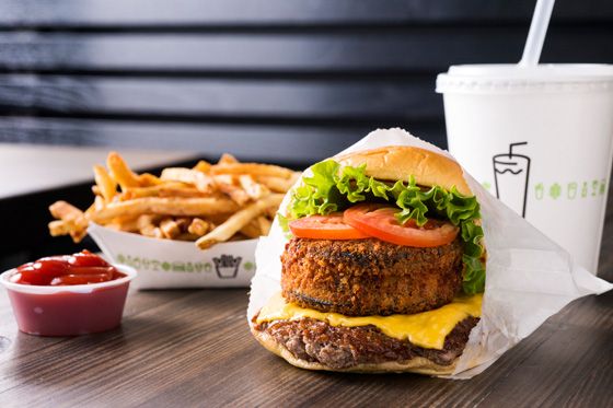 https://pyxis.nymag.com/v1/imgs/10a/cdc/03187567f6b3cb35922c7ebe342aa0cec7-02-shake-shack-shack-stack.2x.h473.w710.jpg