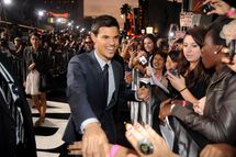 HOLLYWOOD, CA - SEPTEMBER 15: Taylor Lautner enter caption here at Grauman's Chinese Theatre on September 15, 2011 in Hollywood, California. (Photo by Jeff Kravitz/FilmMagic)