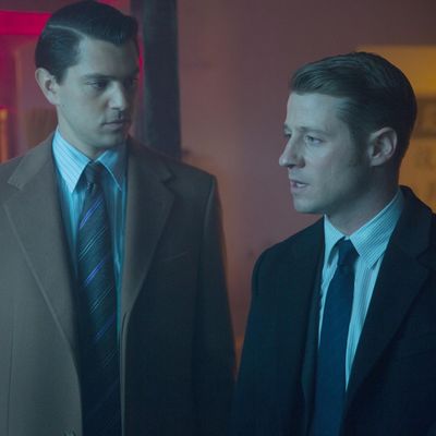 GOTHAM: Gordon (Ben McKenzie, R) and Dent (guest star Nicholas D'Agosto, C) interview a suspect (guest star Perry Yung, L) in the 