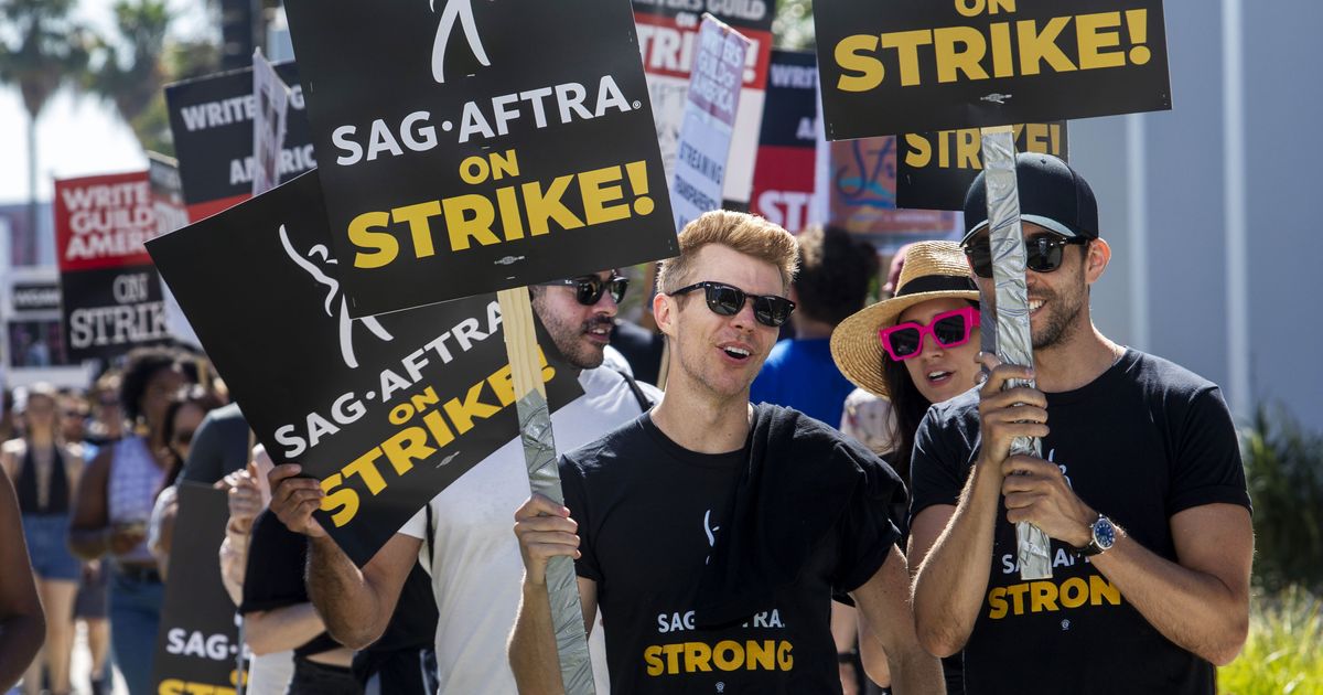 Sygdom Hæderlig Alabama What Is the SAG Strike? And More SAG-AFTRA Questions