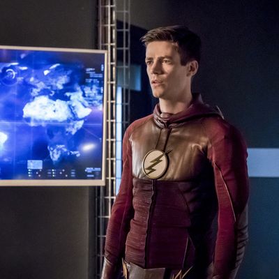 The Flash Finale Overview: Friends Old & New Join Barry's Final Run