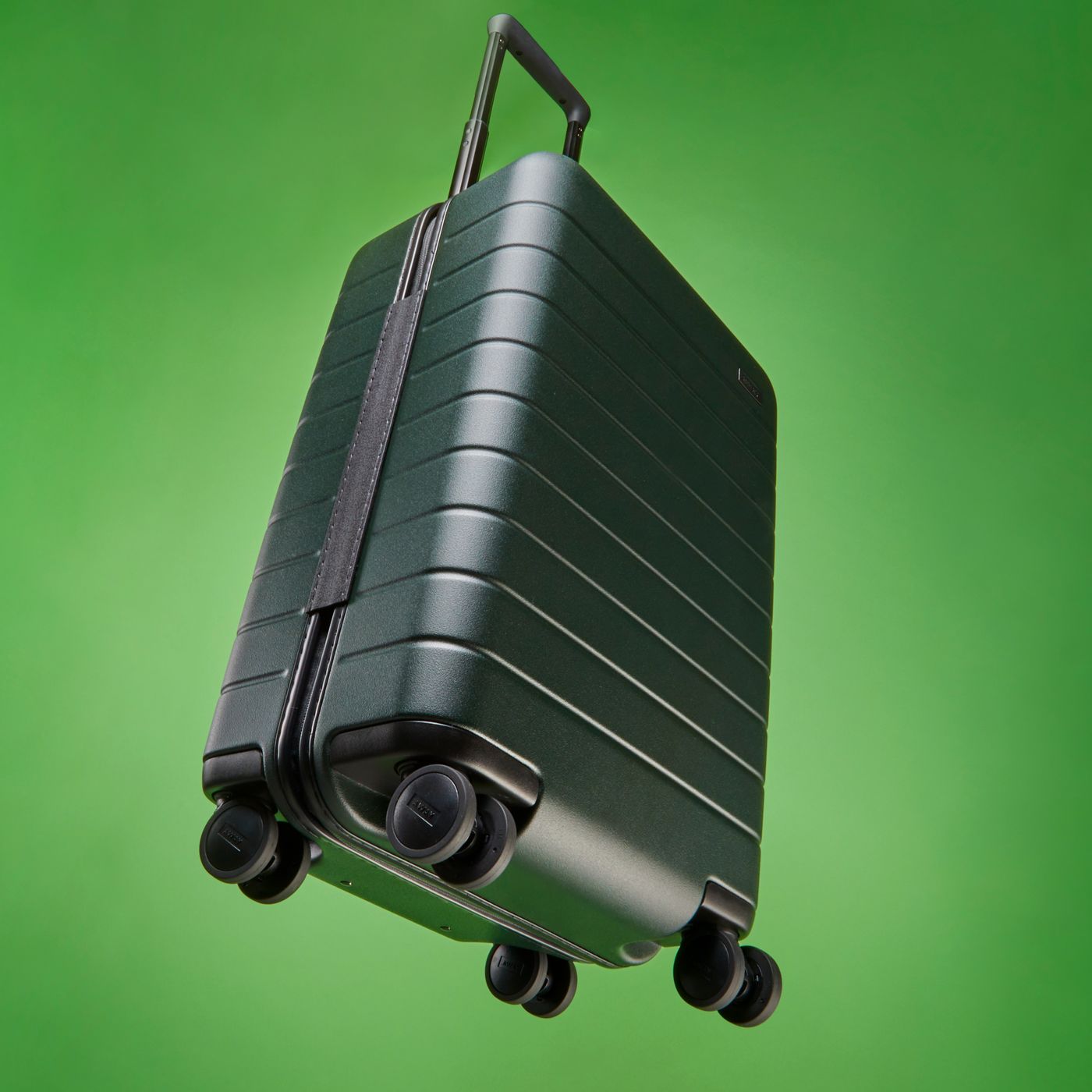 Luggage rollers store