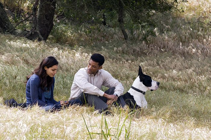 SEVEN POUNDS, from left: Rosario Dawson, Will Smith, 2008. �Columbia Pictures/Courtesy Everett Colle