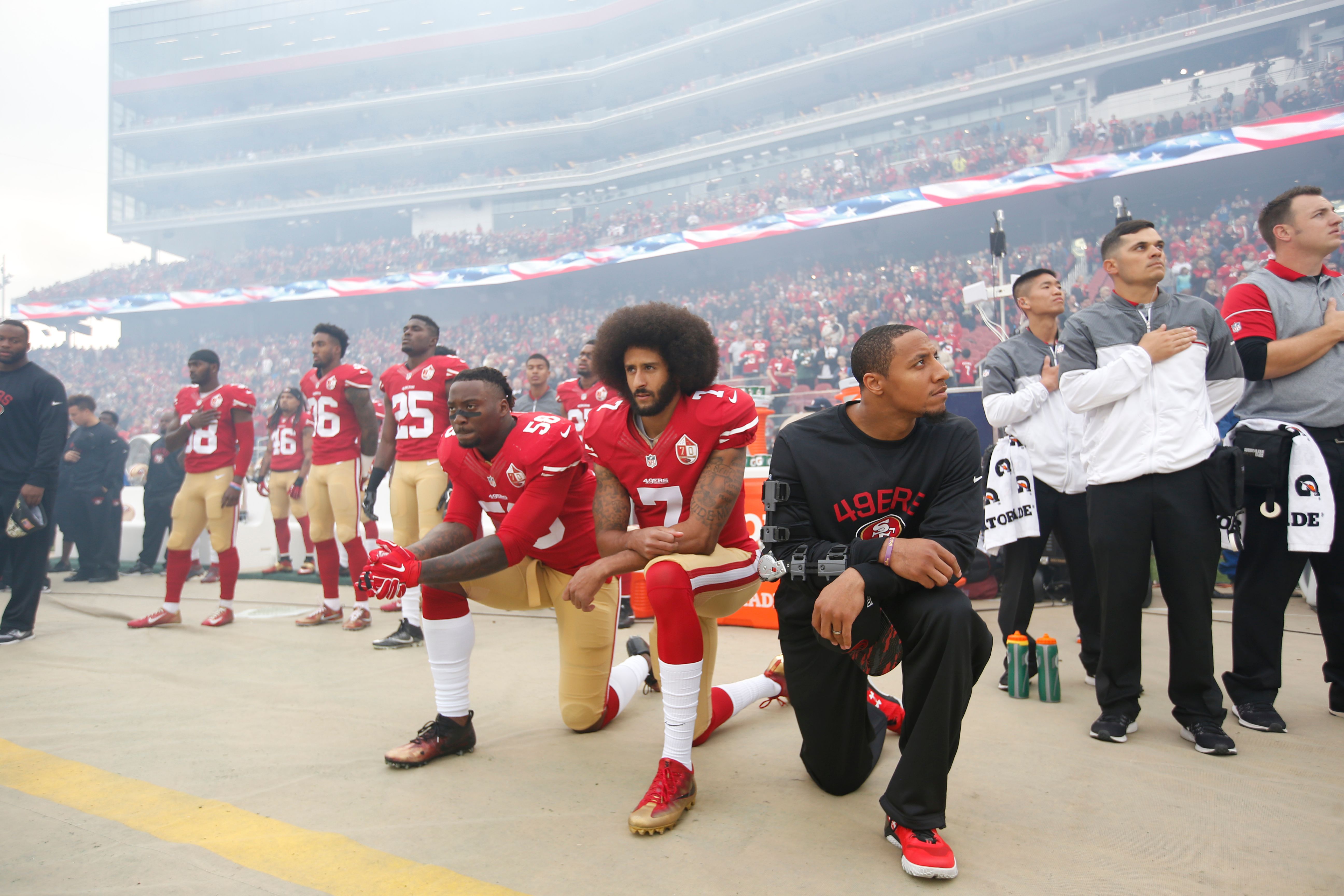 San Francisco 49ers Apologize For Omitting Colin Kaepernick From Team  Gallery