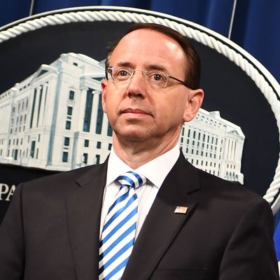 Rod Rosenstein Resigns, Thanks Trump For His ‘Courtesy’