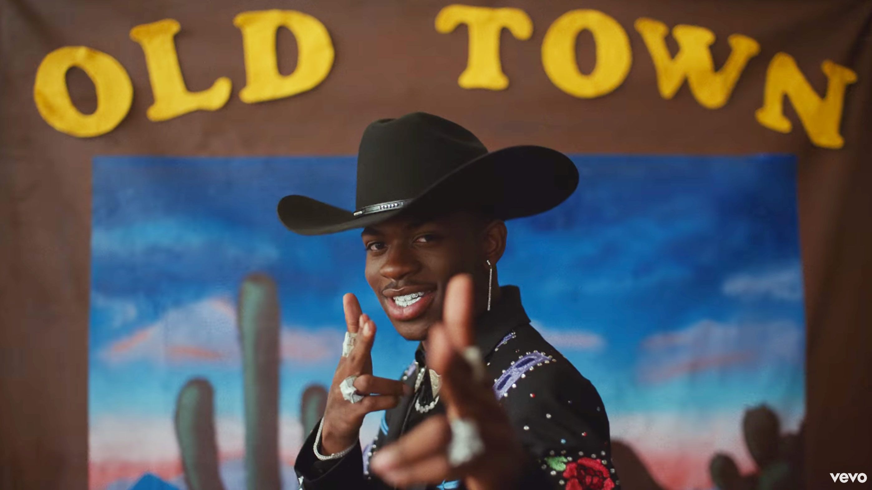 Sex Blue Shakira Video - Every Yeehaw Look From the 'Old Town Road' Video