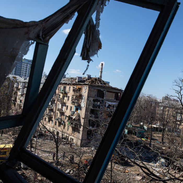 5ff8e3b87a1f923f0b9bdf86baa8f2063b-kyiv-destroyed-neighborhood.rsquare.w700.jpg