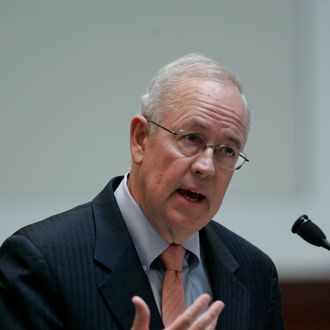 SAN FRANCISCO - MARCH 5: Attorney Kenneth Starr speaks as arguments are heard for and against proposition 8 inside the California Supreme Courthouse on March 5, 2009 in San Francisco, California. The arguments are on lawsuits seeking to overturn Proposition 8, the state's voter-approved ban on same-sex marriage. (Photo by Paul Sakuma-Pool/Getty Images) *** Local Caption *** Kenneth Starr