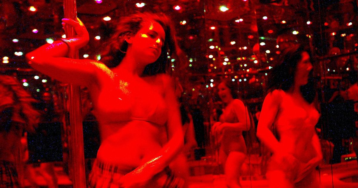 Las Vegas strip club offers free lap dances on Veterans Day