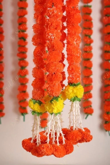 Spundhann Orange Marigold and Rajnigandha Decor String