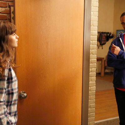 NEW GIRL: Jess (Zooey Deschanel, L) tries to bond with Coach (guest star Damon Wayans, Jr., R) in the "TBD" episode of NEW GIRL airing Tuesday, Jan. 14 (9:00-9:30 PM ET/PT) on FOX.