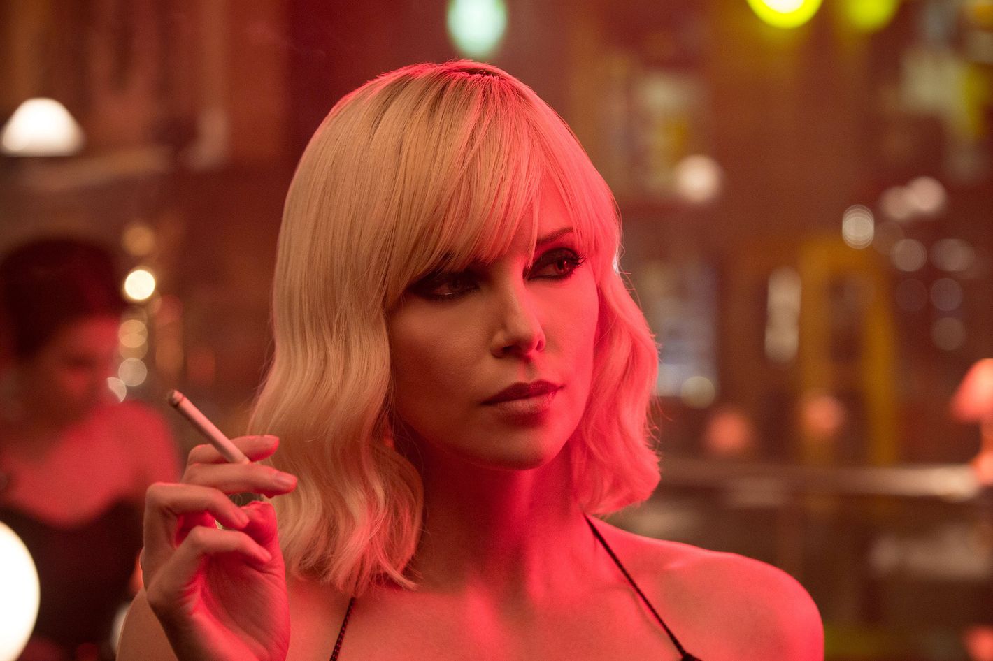 People Love Charlize Therons Atomic Blonde Fight Scenes picture