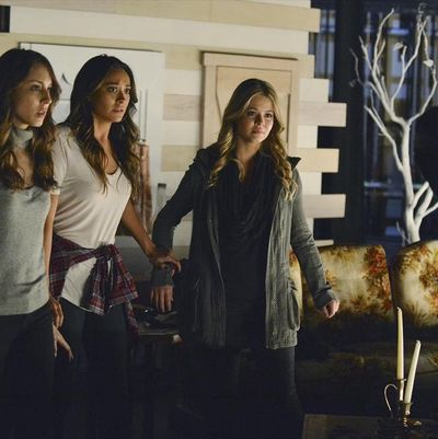 Pretty Little Liars Season 5 Premiere Recap: Stage Dive