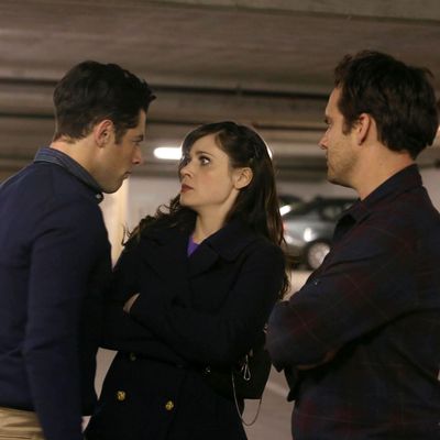 NEW GIRL: L-R: Schmidt (Max Greenfield), Jess (Zooey Deschanel) and Nick (Jake Johnson) battle it out for a newly discovered parking spot in their building in the 