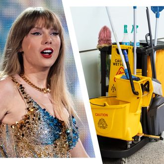 Taylor Swift Brutally Slammed For Her Private Jet Usage, Netizens Say  We've To Use Paper-Straw To Save The Planet