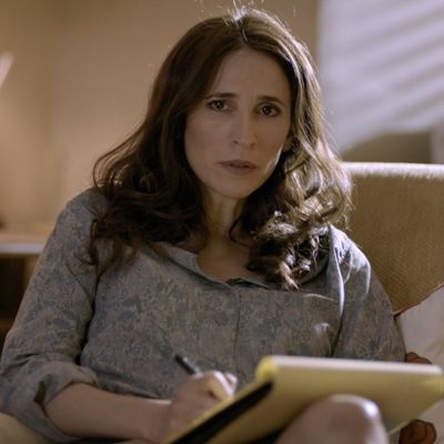 Michaela Watkins as Valerie.