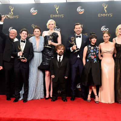Game of Thrones' Ties Emmy Record With Drama Series Win - Bloomberg