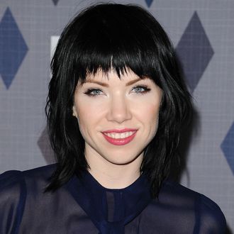 Carly Rae Jepsen Sings 'Everywhere You Look' for 'Fuller House' Theme –  Listen Here!, Carly Rae Jepsen, Fuller House, Music, Television