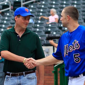 NEW YORK - AUGUST 06: David Wright #5 of the New York Mets shakes hands with prospective Mets owner David Einhorn during batting practice before a Major League Baseball game against the Atlanta Braves at Citi Field on August 6, 2011 in the Flushing neighborhood of the Queens borough of New York City. (Photo by Paul Bereswill/Getty Images)