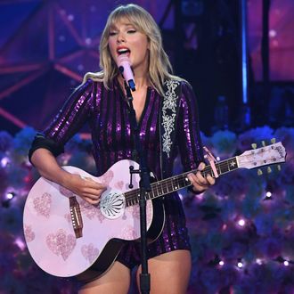 Stream Taylor Swift's 'Lover' Album Now: LISTEN